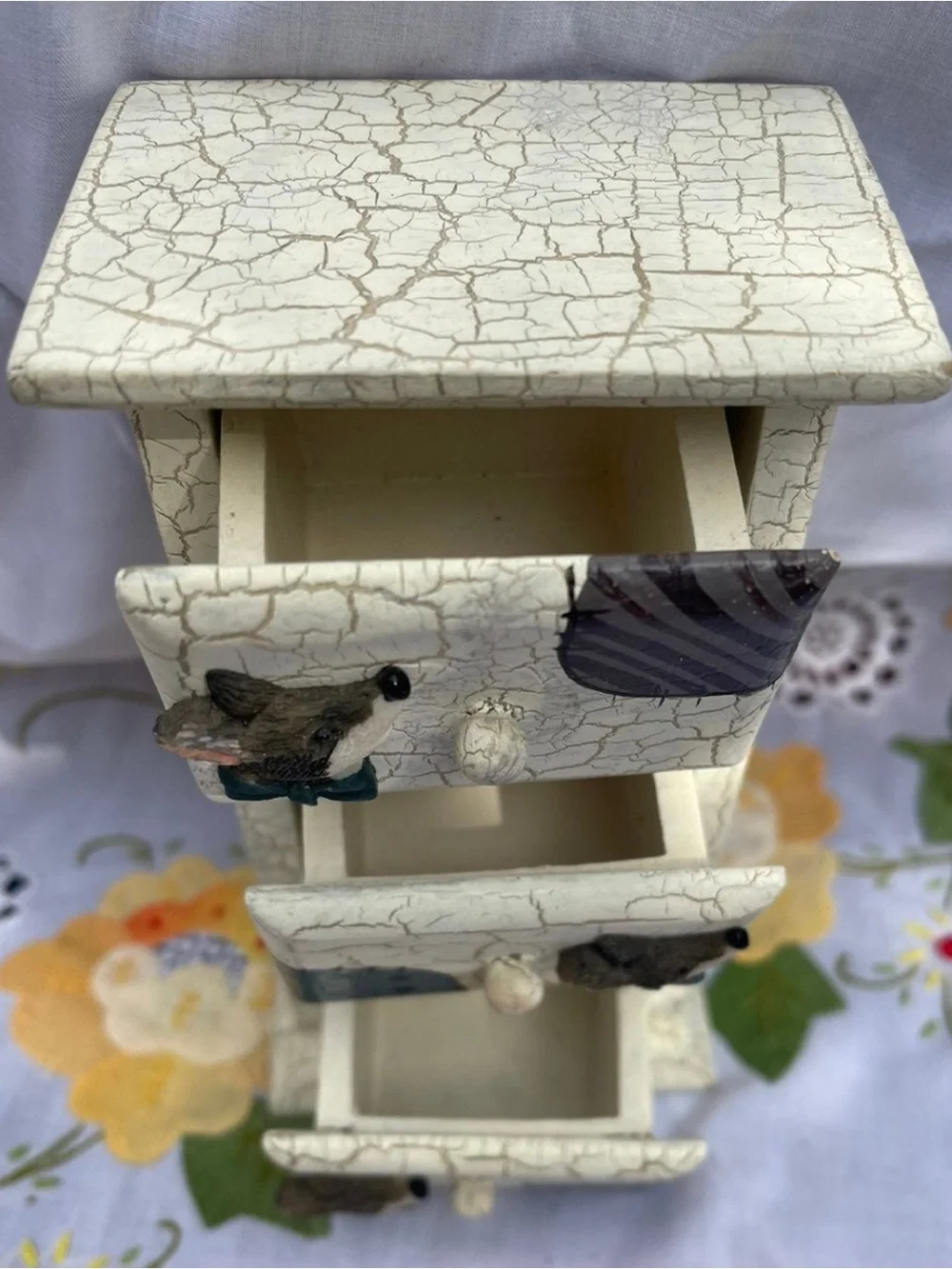 House of Lloyd Christmas around the world Mini Trinket Mice Dresser